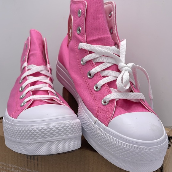 Converse WMNS Chuck Taylor All Star Lift Platform Canvas
WOMEN'S HIGH TOP SHOE - Picture 5 of 16